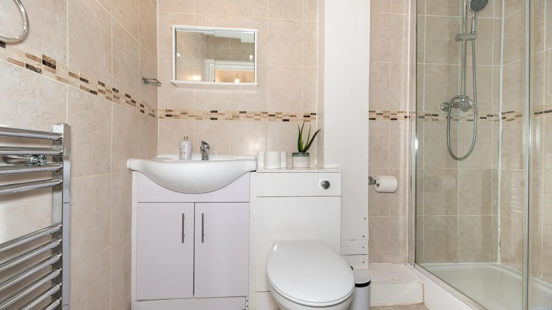 Lovely 3 Bedroom Flat , Aldgate, Tower Hill, Whitechapel London 0*,  Großbritannien