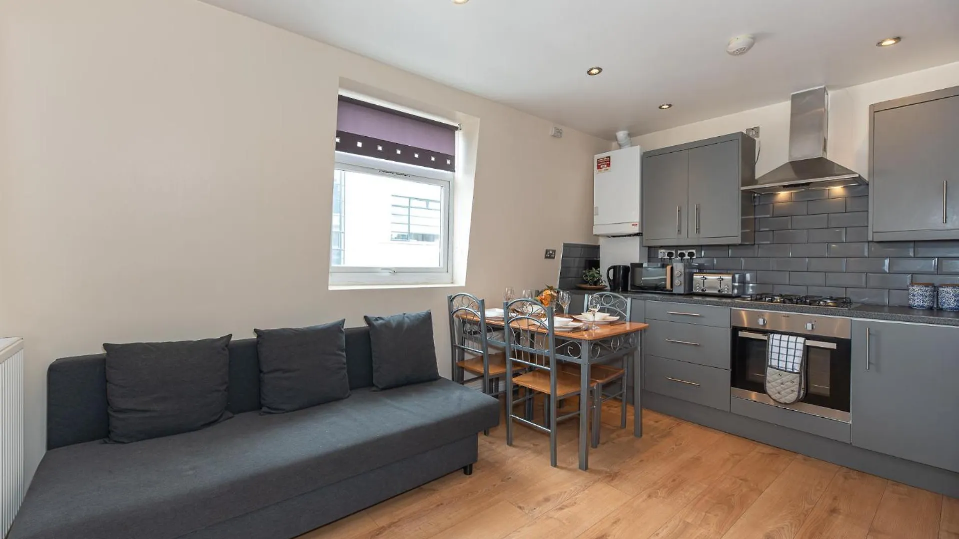 Lovely 3 Bedroom Flat , Aldgate, Tower Hill, Whitechapel London Apartment