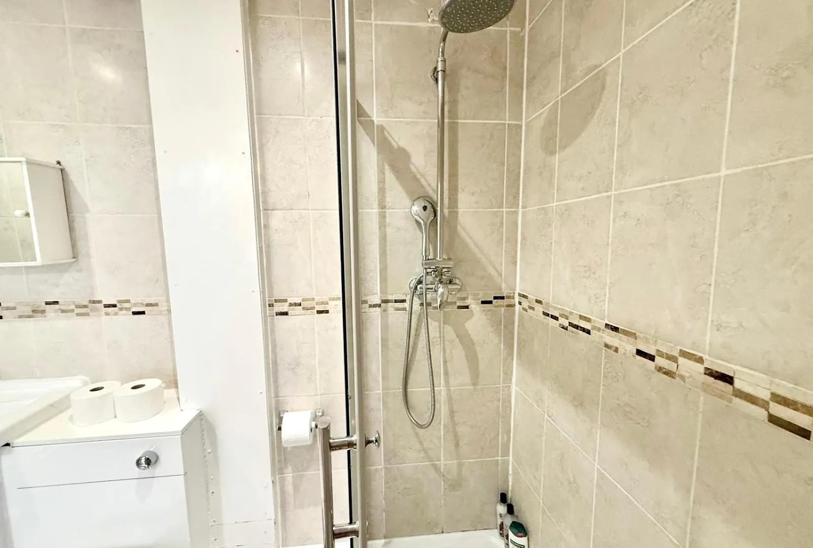Lovely 3 Bedroom Flat , Aldgate, Tower Hill, Whitechapel London 0*,