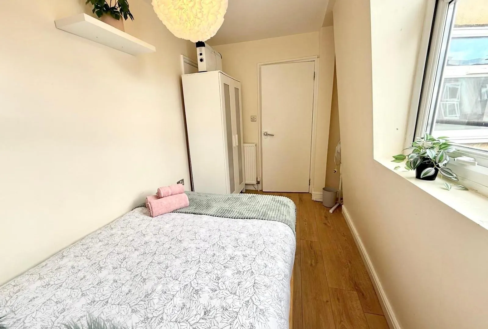 Lovely 3 Bedroom Flat , Aldgate, Tower Hill, Whitechapel London 0*,  Großbritannien
