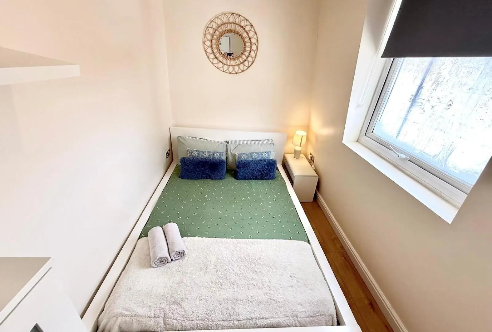 Lovely 3 Bedroom Flat , Aldgate, Tower Hill, Whitechapel London Apartment
