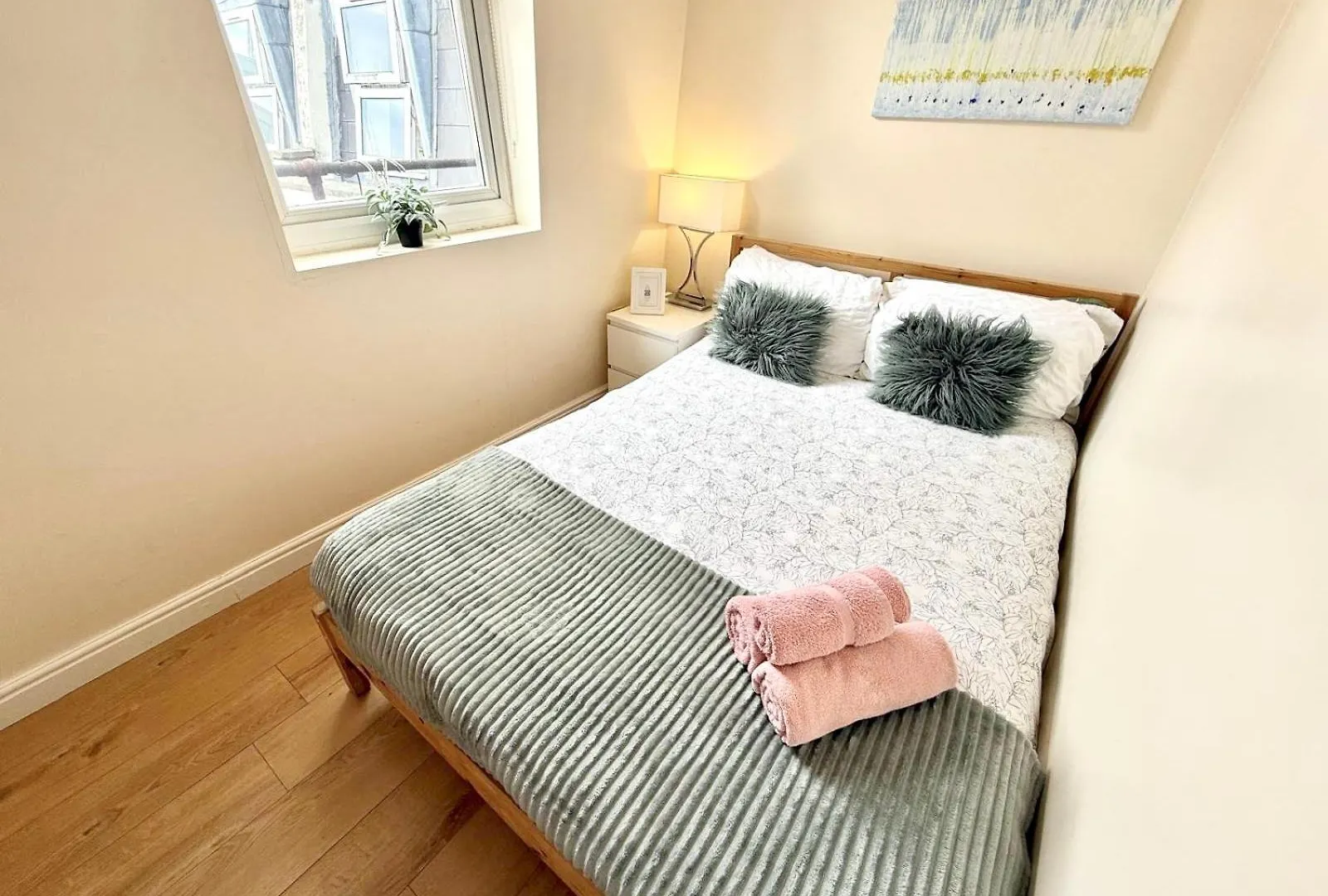 Lovely 3 Bedroom Flat , Aldgate, Tower Hill, Whitechapel London Großbritannien