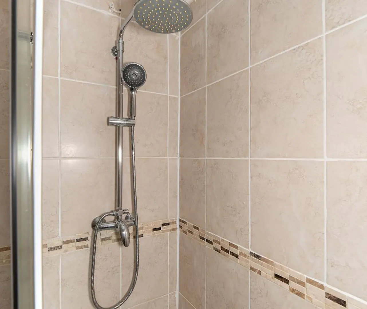 Lovely 3 Bedroom Flat , Aldgate, Tower Hill, Whitechapel London 0*,