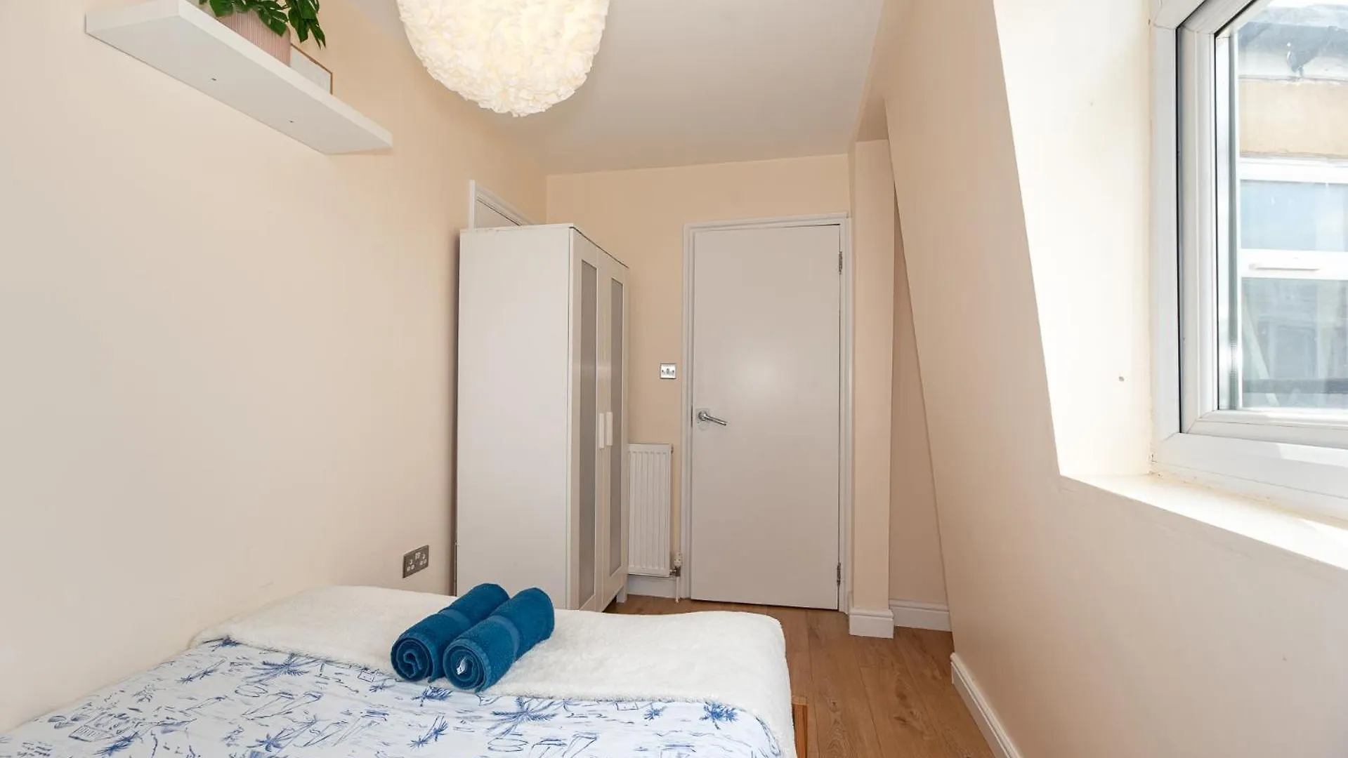 Lovely 3 Bedroom Flat , Aldgate, Tower Hill, Whitechapel London Apartment