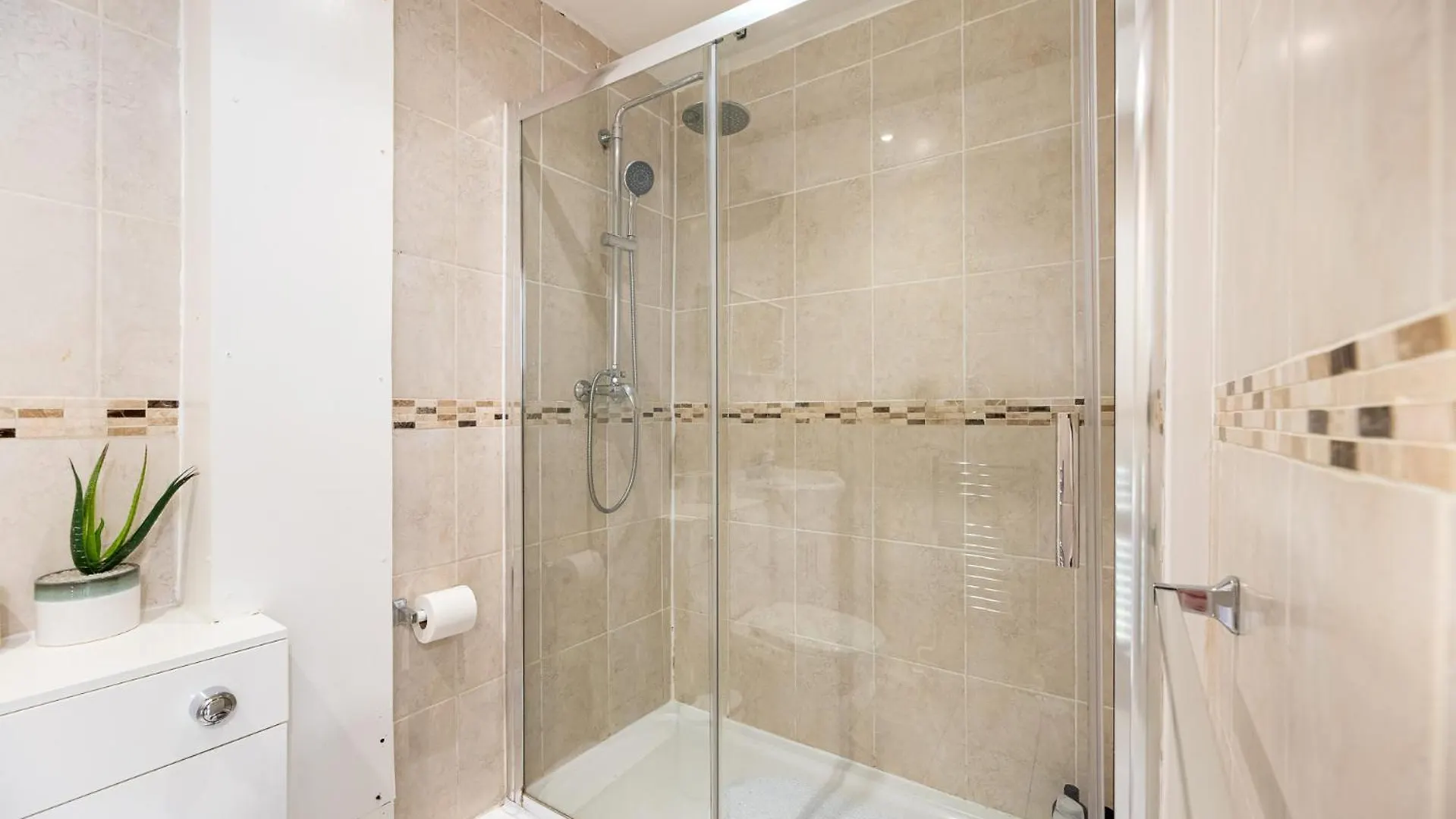 Lovely 3 Bedroom Flat , Aldgate, Tower Hill, Whitechapel London