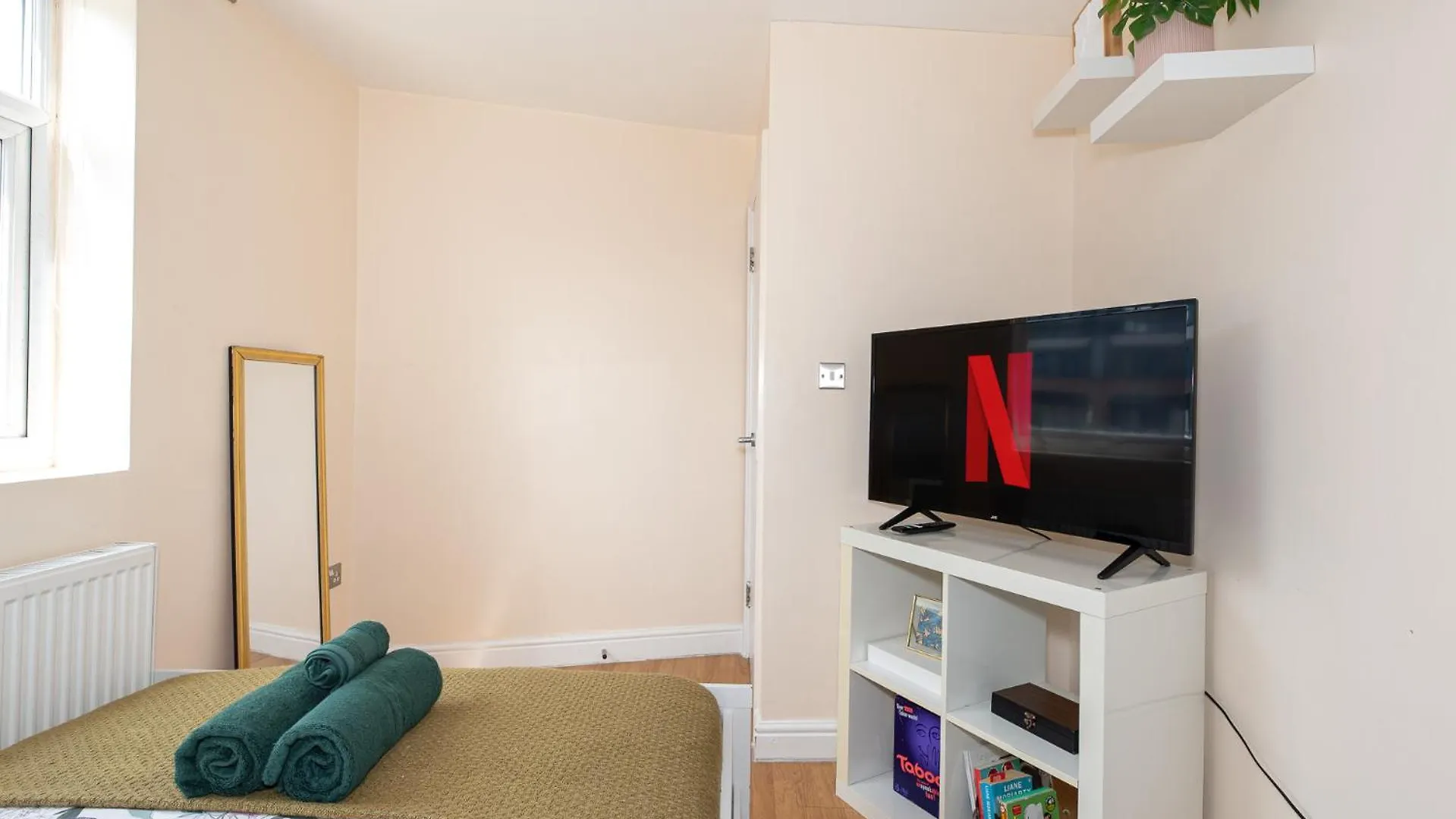 Lovely 3 Bedroom Flat , Aldgate, Tower Hill, Whitechapel London United Kingdom