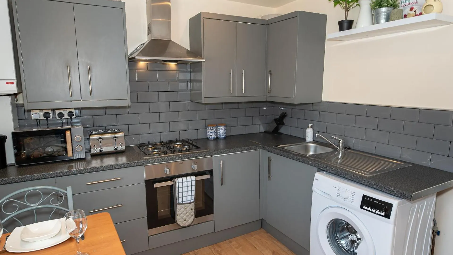 Lovely 3 Bedroom Flat , Aldgate, Tower Hill, Whitechapel London 0*,  United Kingdom