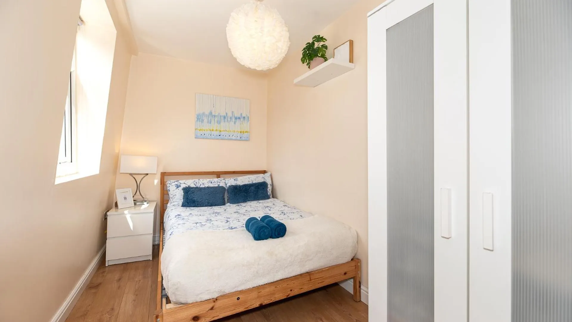 Lovely 3 Bedroom Flat , Aldgate, Tower Hill, Whitechapel London Apartment